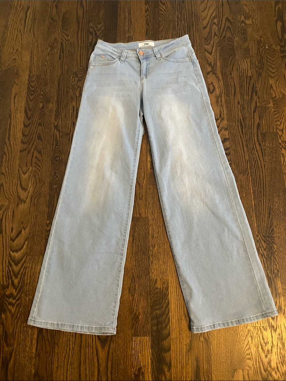 Light Wash Wide-Leg Jeans — Women's Flare